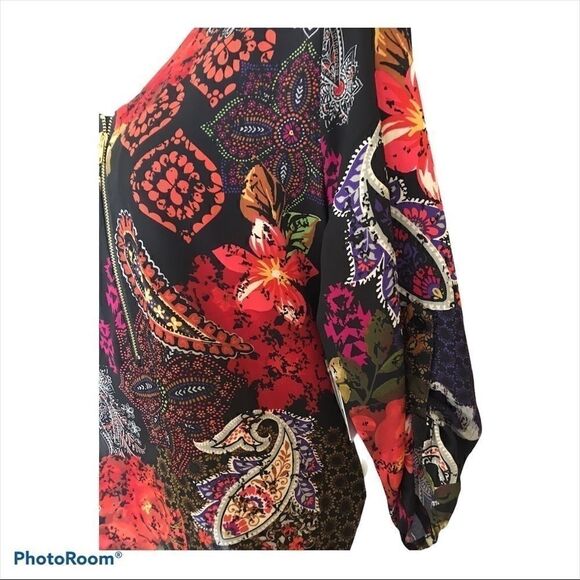 New Mixed Media Blouse Top! size small - Picture 3 of 4